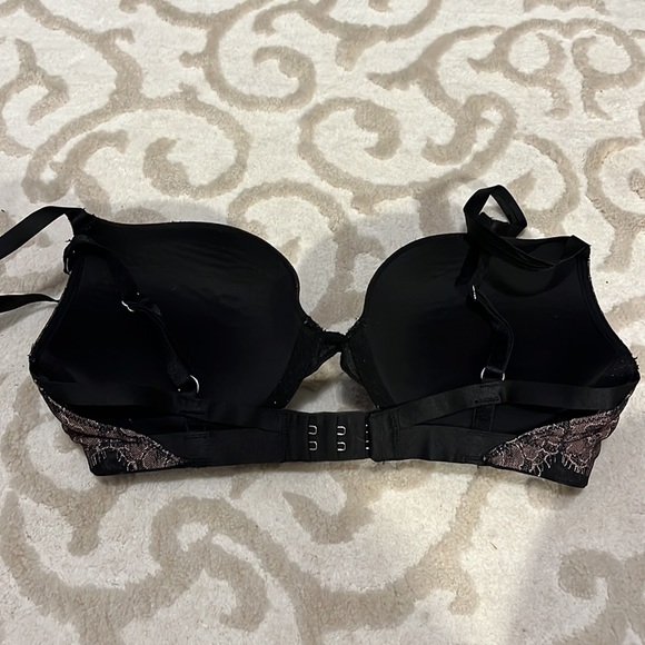 Victoria’s Secret bra 32D - Picture 2 of 3